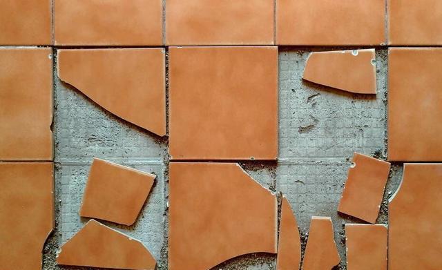 墙砖损坏怎么处理好视频(墙砖损坏怎么处理好视频教学)