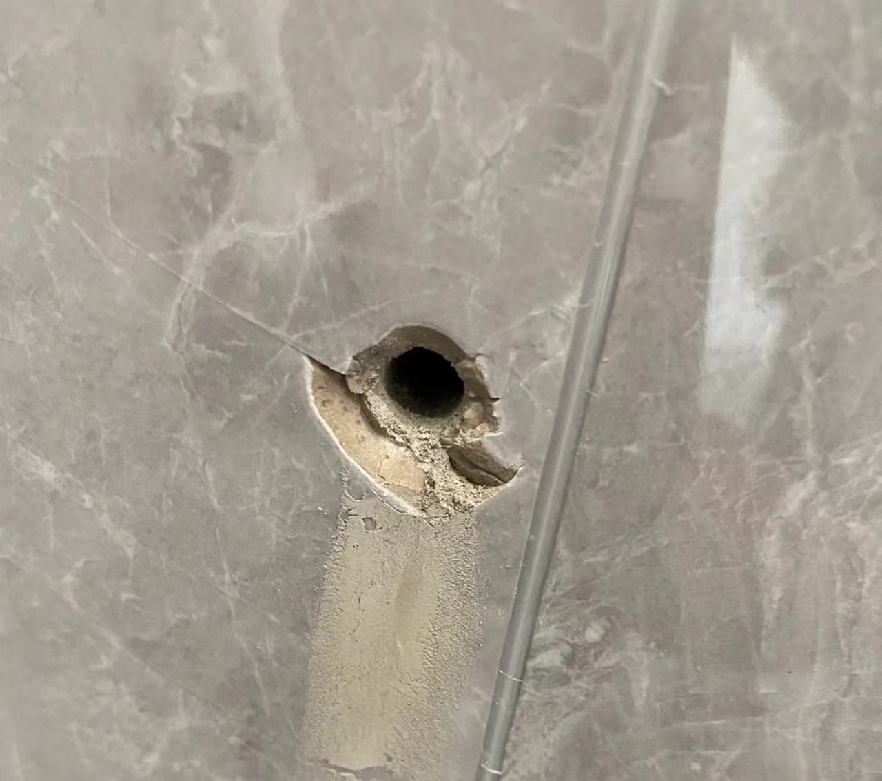 瓷砖墙上打孔的正确方法(瓷砖墙上打孔的正确方法图片)